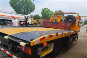 富宁附近拖车电话号码服务